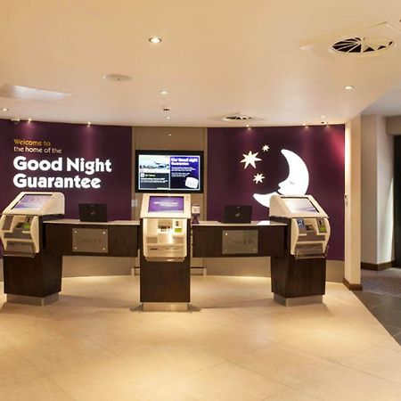 Premier Inn London Croydon Town Centre Exterior foto